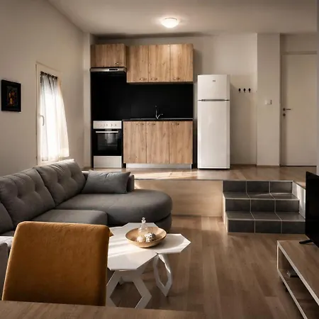 Apartment Cozy With Pool & Garden Retreat *