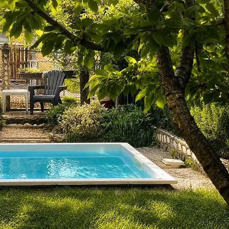 Cozy With Pool & Garden Retreat Apartment