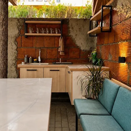 Cozy With Pool & Garden Retreat Apartment *